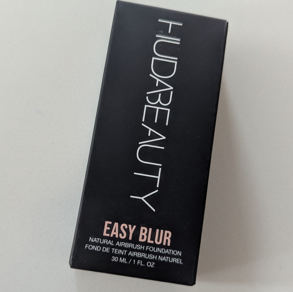 Huda Beauty Easy Blur Natural Airbrush Foundation